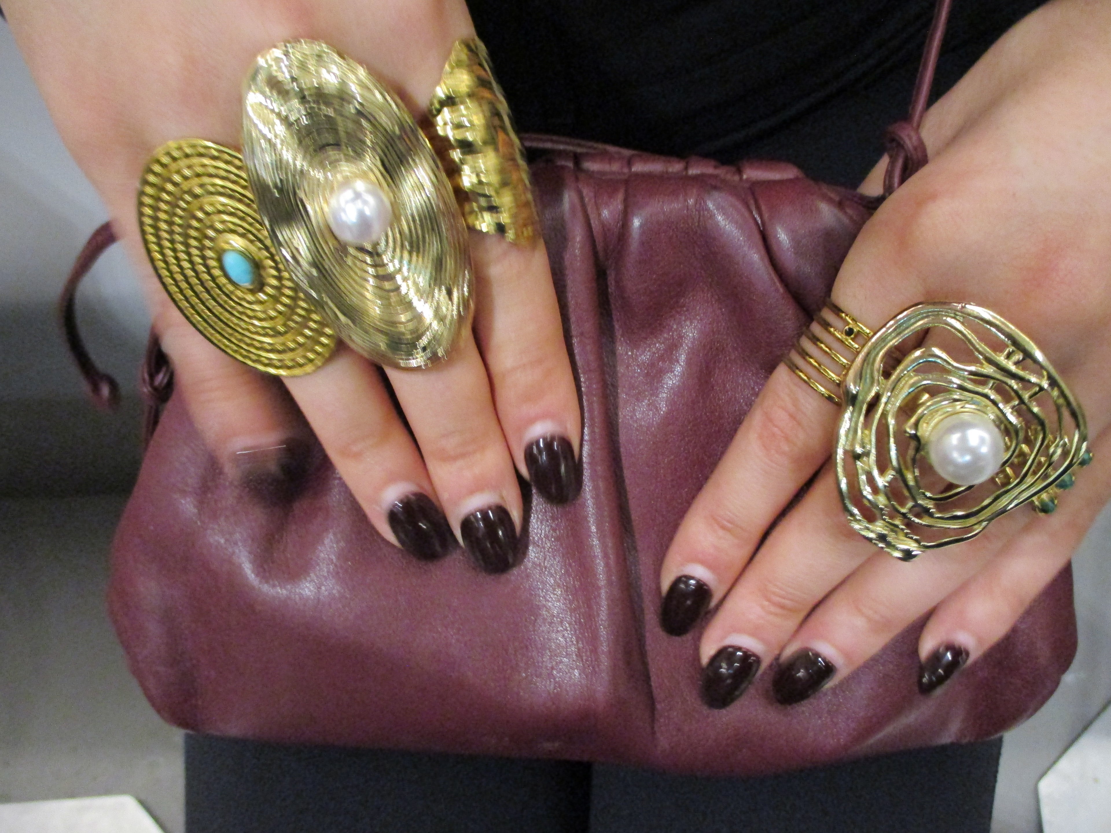 MAÏA Oversized Oval  Gold Pearl Ring