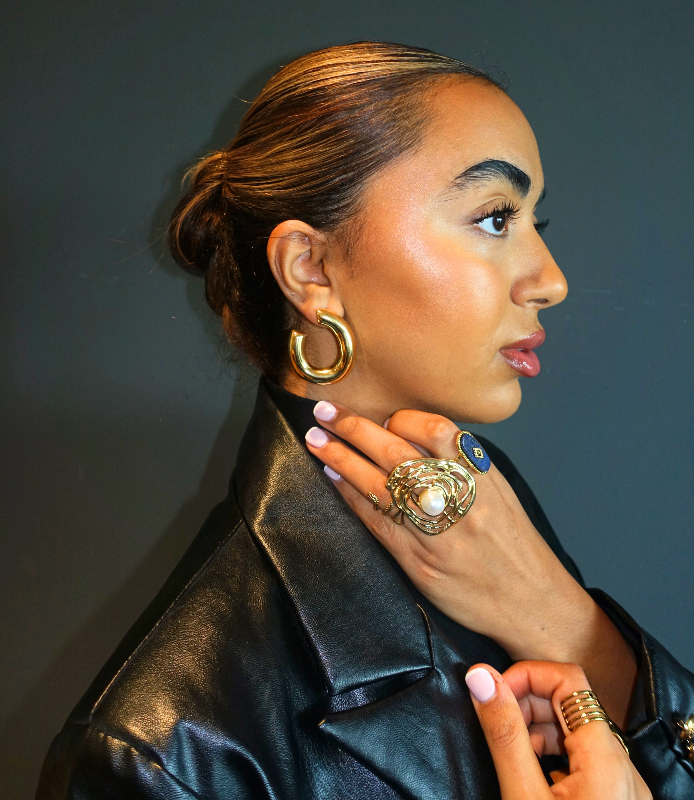 NÜR Gold Sculpted Hoop Earrings